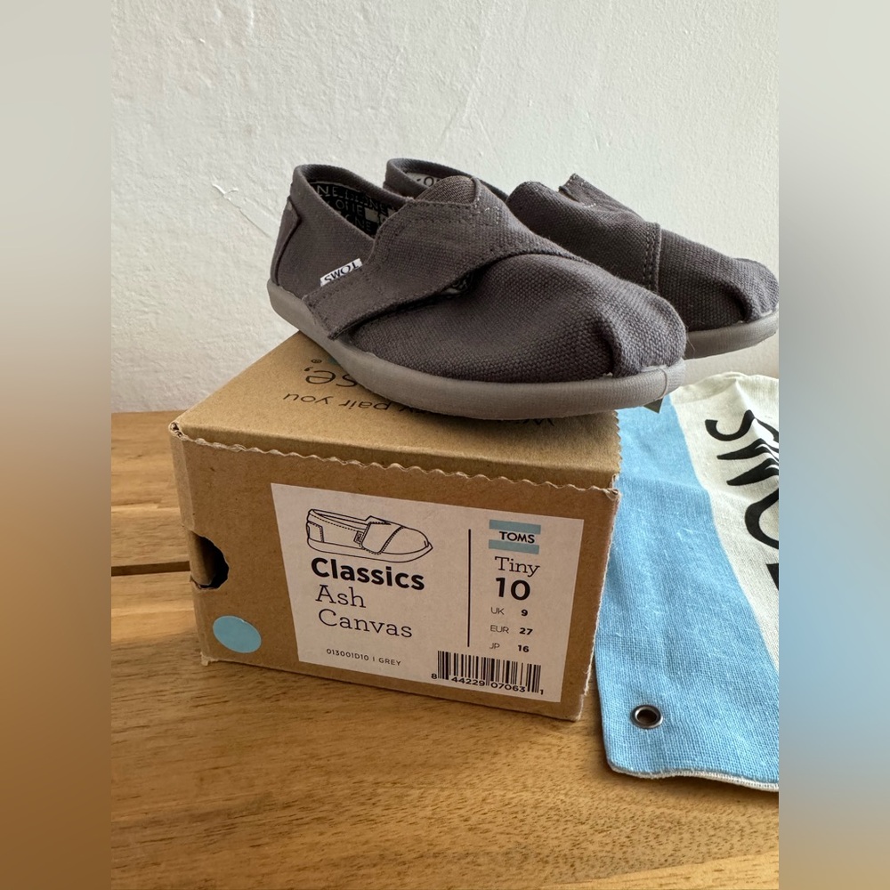 TOMS Tiny Classics Alpargata slip-on in ash grey canvas. NWT. Toddler size 10.